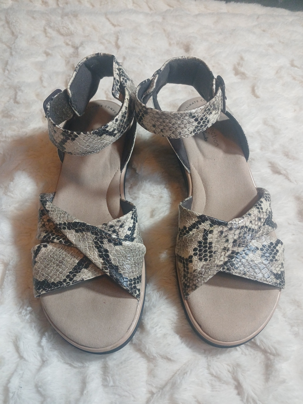 Clarks Ankle Strap Wedge Sandals Jillian Bella Taupe Snake Womens Size 8 M